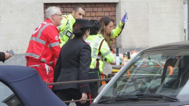 Milano, morto il bimbo di 5 anni caduto dalle scale, indagini per omicidio colposo