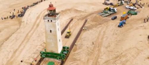 Denmark moves sandswept lighthouse 80 metres on wheels. [Image source/Hot New YouTube video]