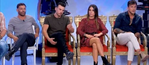 Uomini e Donne, Sperti su Veronica: ‘Sono Giulio e Alessandro a corteggiare lei’