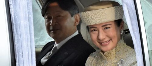 Naruhito, nuovo imperatore del Giappone, insieme alla moglie Masako