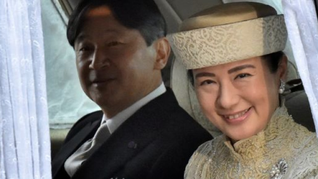 Naruhito, nuovo imperatore del Giappone, insieme alla moglie Masako