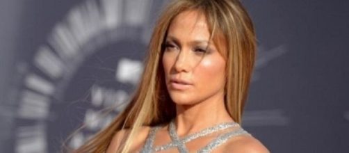Jennifer Lopez ha raccontato ad Hollywood Reporter una molestia subita nei primi anni della sua carriera