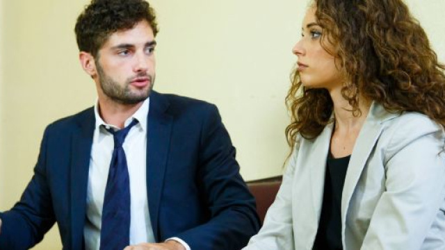 Anticipazioni Un posto al sole del 28 ottobre: Niko e Beatrice impegnati nella difesa di Diego Giordano, che comincia a ricordare qualcosa