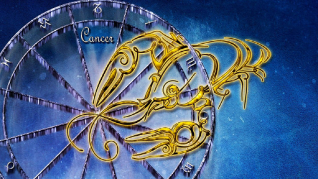 Oroscopo 28 ottobre: Luna Nuova in Scorpione 'bacia' il Cancro.