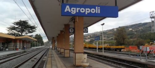 Agropoli, a quindici anni si butta sotto un treno: 3 mesi fa il suo fidanzato si sparò