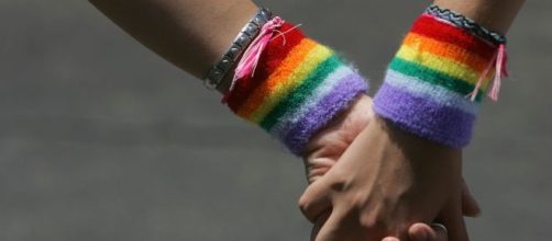 Creata pagina su Instagram da due ragazze fidanzate per denunciare le offese degli omofobi