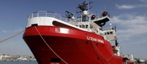 La nave Ong Ocean Viking autorizzata a sbarcare a Pozzallo con 104 migranti