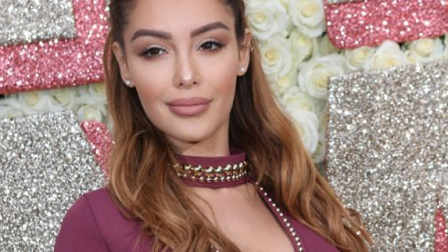 Va bouffer tes livres, tu fatigues": Nabilla recadre &Eacute;ric Naulleau ... - beninwebtv.com