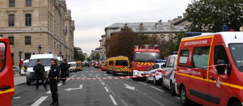 Employee kills four officers at Paris police headquarters (Image credit: CNN/YouTube)