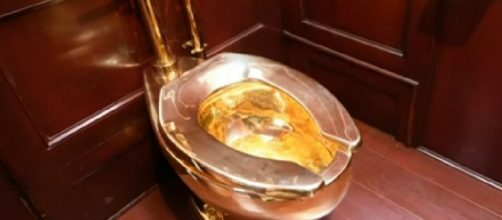 Solid gold toilet stolen from Blenheim Palace. [Image source/Sky News Australia YouTube video]