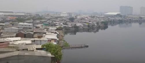 Indonesia's sinking capital Jakarta to be relocated. [Image source/FRANCE 24 English YouTube video]