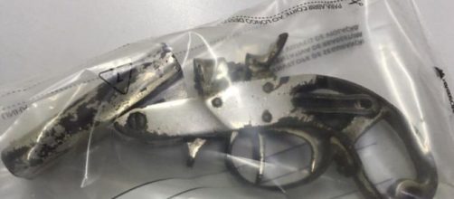 Arma foi encontrada na casa do adolescente. (Divulgação/ Polícia Militar)