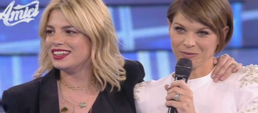 Alessandra Amoroso aggiorna i fan sulla salute di Emma Marrone: 'Riposa e torna più forte'.