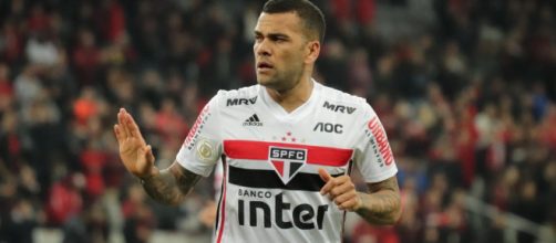 Daniel Alves é um dos que estarão em campo. (Arquivo Blasting News)