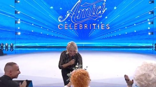 Amici Celebrities anticipazioni, la De Filippi lascia la conduzione