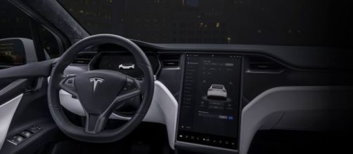 Model X | Tesla - tesla.com, des bruits de moteur originaux