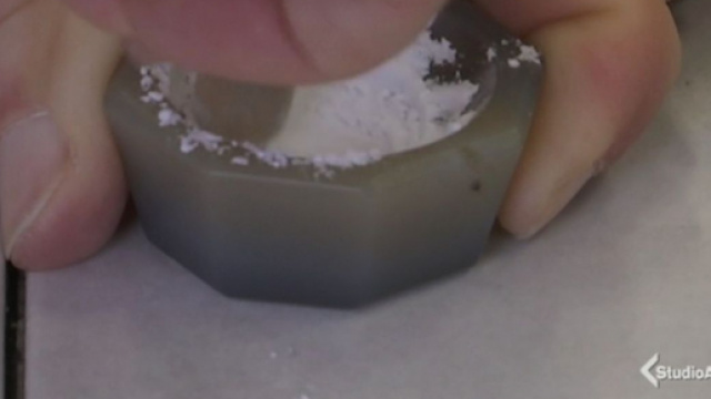 Fentanyl, fino a mille volte più potente dell'eroina - F.Mosciatti Studio Aperto