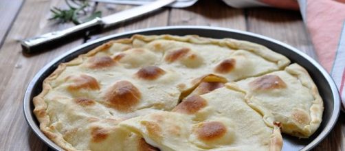 La focaccia al formaggio dal ricettario della nonna.