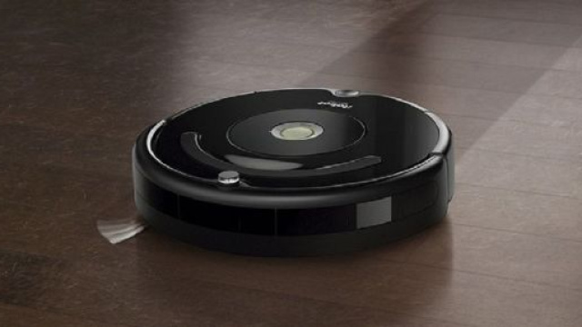 iRobot Roomba 606, il modello pi&ugrave; piccolo dell'azienda, dotato per&ograve; di grande potenza ed efficienza