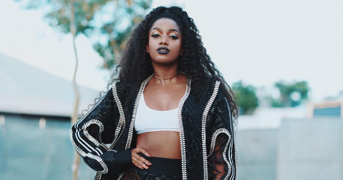 'Eu tenho todo direito de ficar pelada', declara Iza