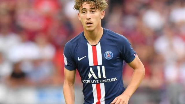 Adil Aouchiche, plus jeune joueur de l'histoire du PSG à débuter ... - goal.com