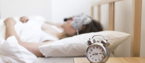 La cantidad de horas de sueño requerida cambia con la edad, un adulto necesita dormir 7-8 horas por noche