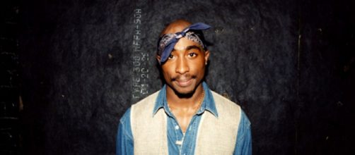 Tupac, rapper americano scomparso nel 1996.
