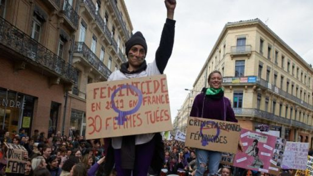 Manifestations en France contre les Féminicides