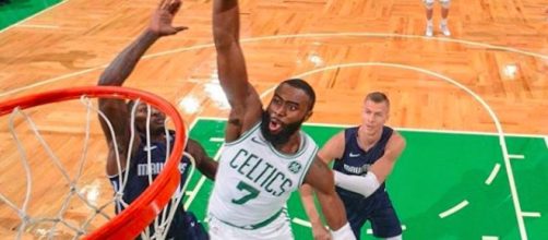Jaylen Brown pour les Boston Celtics, aujourd'hui première équipe pour le moment du NBA- Credit: Instagram/ Celtics