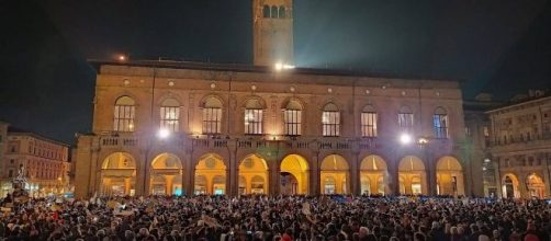 Bologna non si Lega: le Sardine contro Salvini - twnews.it