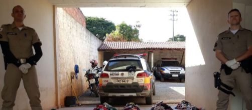 Ladrão de calcinhas é detido por Policias. (Polícia Militar/Divulgação)
