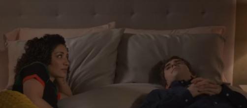Shaun [Freddie Highmore] and Carly try moving closer on "The Good Doctor" in Season 3's Episode 8, "Moonshot." [Image source; ABC-YouTube]
