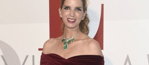 Margarita Vargas, esposa de Luis Alfonso de Borbón, con el collar de esmeraldas de los Franco en 2016. / GTRESONLINE