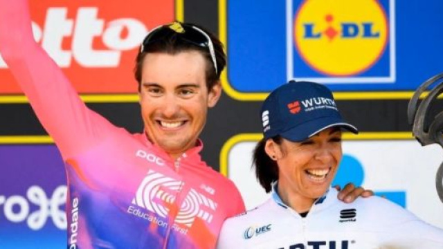 Alberto Bettiol e Marta Bastianelli sul podio del Giro delle Fiandre