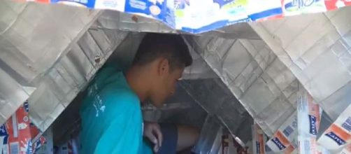 Estudantes de Curitiba constroem abrigos para moradores de rua com caixas de leite. (Reprodução/RPC)