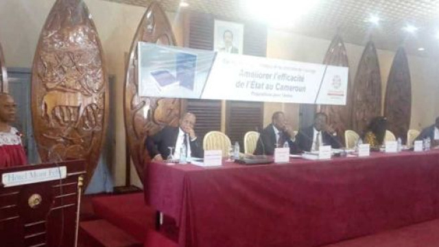 Dédicace de l'ouvrage 'Améliorer l'efficacité de l'Etat au cameroun (c) Odile Pahai