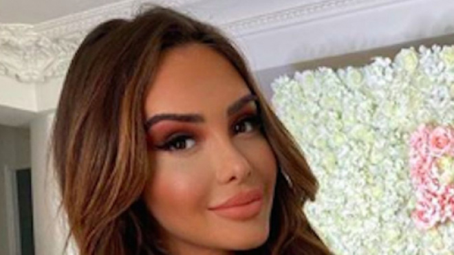 Nabilla a eu un moment de doute sur sa vie a Dubaï mais les justifie par ses hormones jouant sur son moral. Credit: Instagram/nabilla