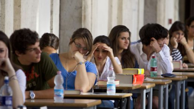 Firmato il Decreto che reintegra il tema di storia come traccia della prima prova e cancella le tre buste per l'orale