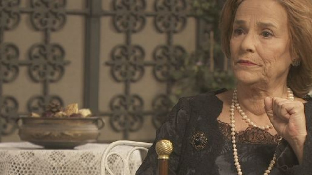 Anticipazioni Il Segreto, puntate spagnole: un incaricato di zia Eulalia si presenta a Puente Viejo