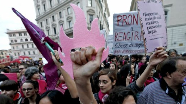 Roma: in centomila alla manifestazione femminista di Non una di meno.