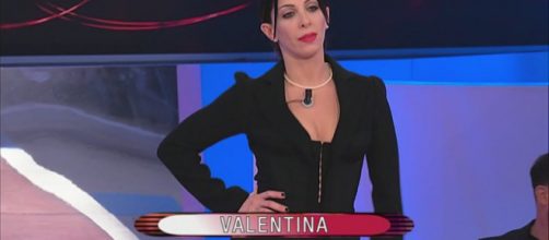 Anticipazioni U&D del 27 novembre: Valentina piange per Simone, sfilata a tema 'Party per 2'.