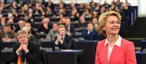 Ue, si insedia la Commissione guidata da Ursula von der Leyen