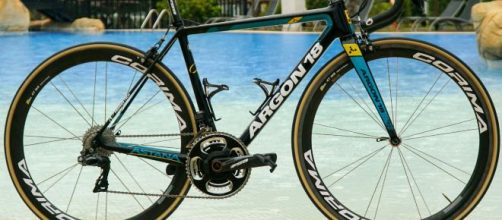 Ciclismo, cambi di bici per le squadre World Tour: Astana lascia Argon 18
