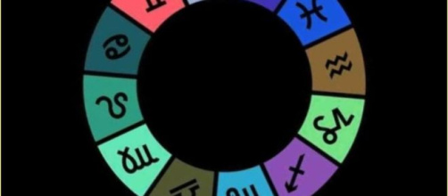 L'oroscopo di sabato 30 novembre, le previsioni astrologiche da Acquario a Pesci: la Luna abbandona il Capricorno