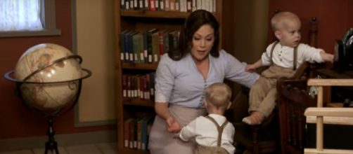 Erin Krakow keeps doubly busy with Lincoln and Gunnat Taylor on 'When Calls the Heart.' [Image source: ET/YouTube]