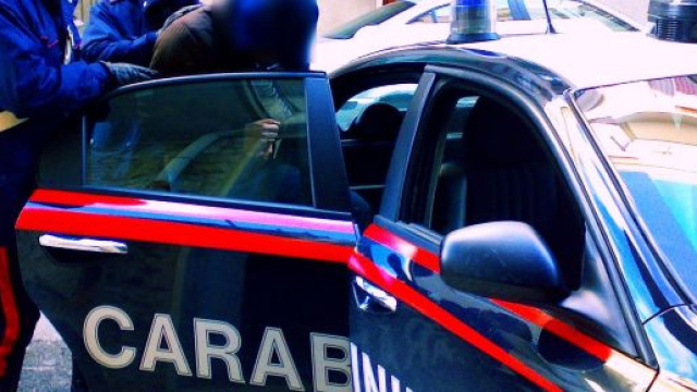 I due malviventi sono stati arrestati dai Carabinieri.