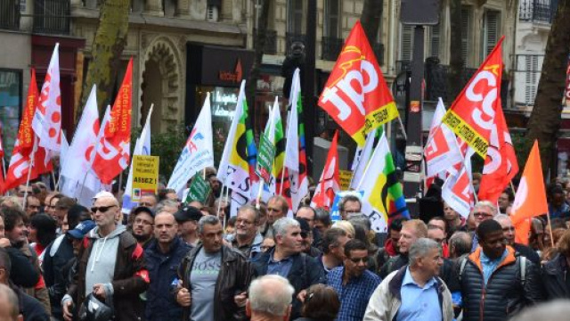 Les Français descendent dans la rue pour lutter contre la réforme sur la retraite de Macron. Credit: Flickr/Jeanne Menjoulet