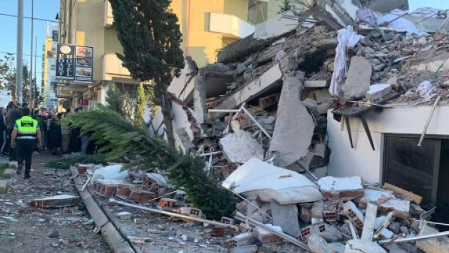 Terremoto Albania, una madre e suoi tre figli piccoli ritrovati morti e abbracciati sotto le macerie