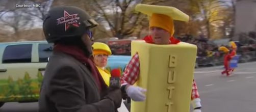 Al Roker got chased by 'butterman' while the rest of the 'Today' family feasted with family for Thanksgiving. [Image Source: ETCanada/YouTube]