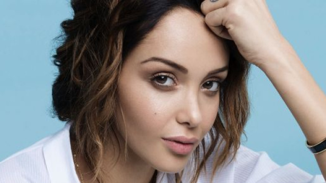 La starlette Nabilla au Cultura des 4 Temps pour d&eacute;dicacer son ... - defense-92.fr